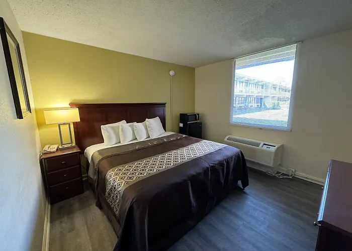 1-king-bed-non-smoking
