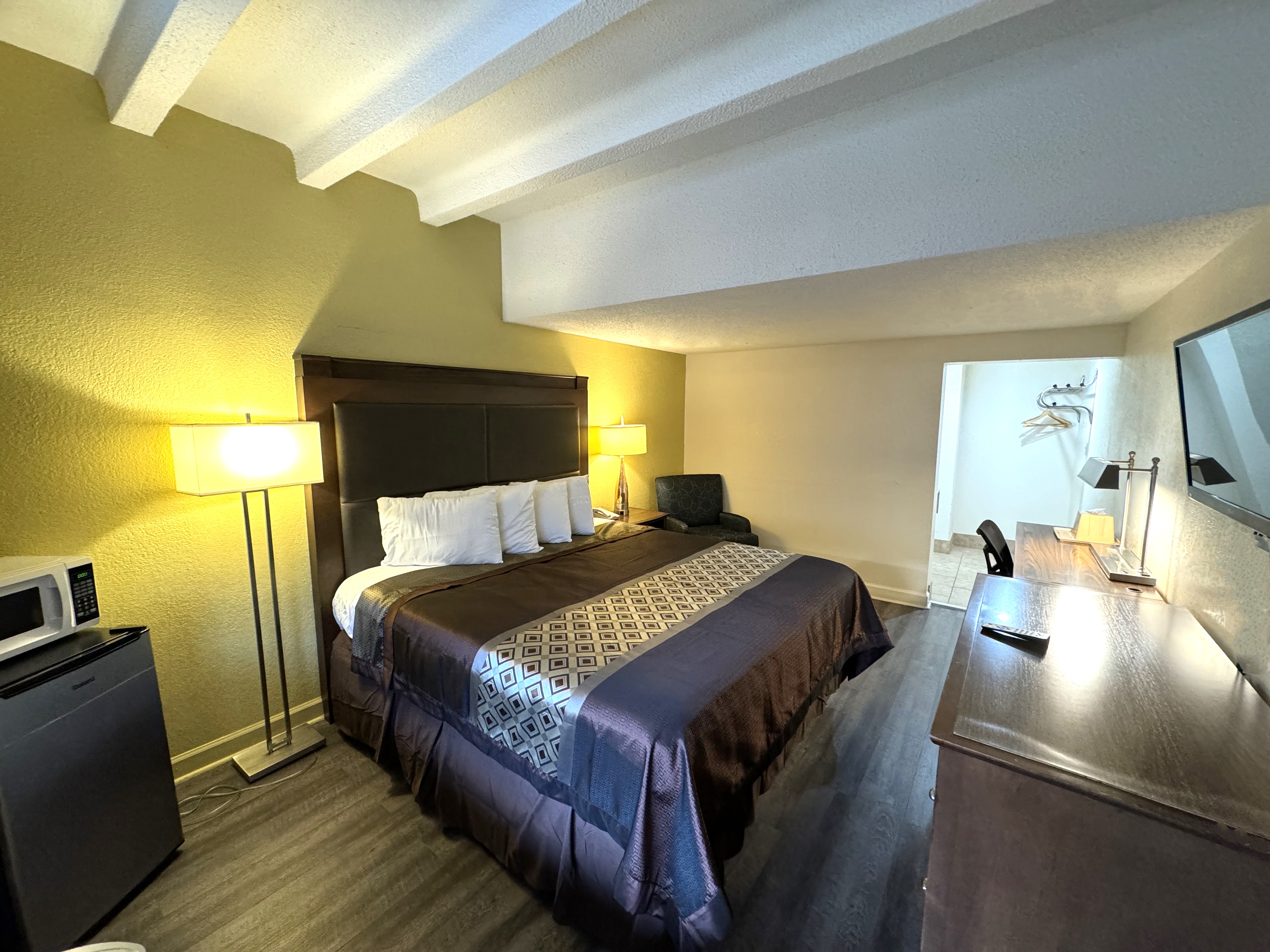 1-king-bed-non-smoking